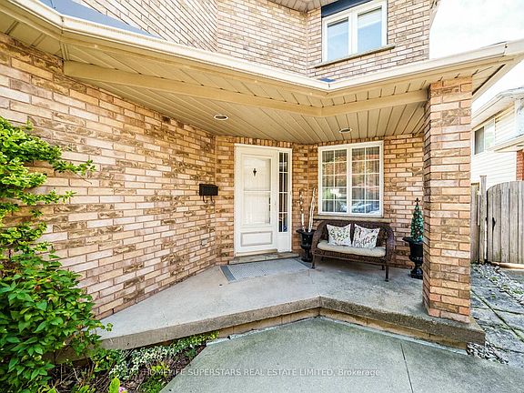 5th image of 61 Lawnhurst Dr
