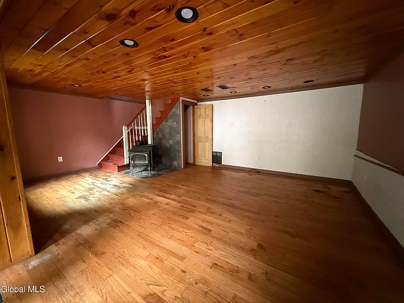 5th image of 121 South Street