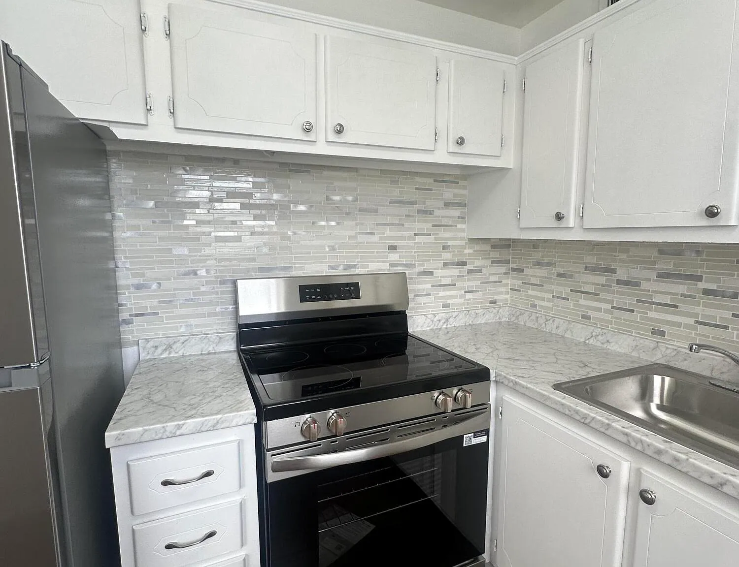 2 bed, 1.5 bath, 819 sqft, $1,475 — Photo 3