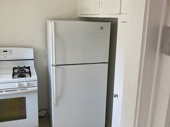 4th image of 709 Wilson Ave #709