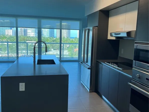 9821 E Bay Harbor Dr, Bay Harbor Islands, FL