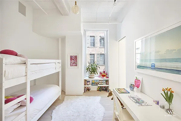 Sold by Warburg | media 54