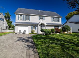 27 Welcome Lane, Wantagh, NY 11793