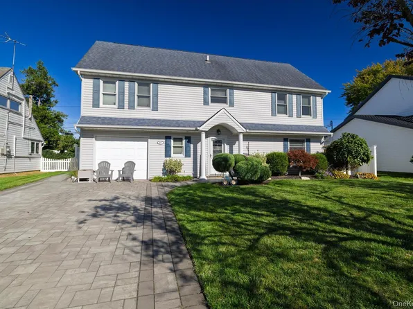 27 Welcome Lane, Wantagh, NY 11793
