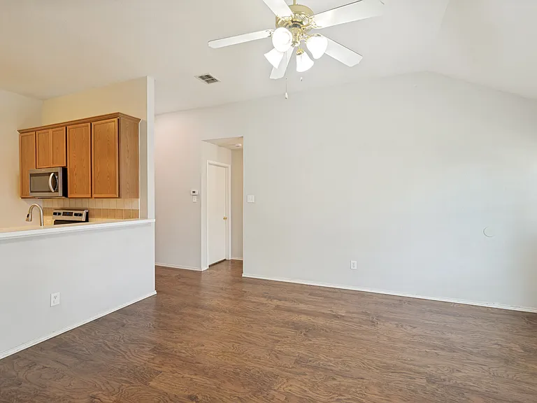 3705 Hermalinda Dr — Photo 6