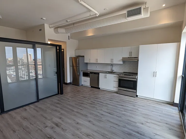 121 King St E #602 — Photo 7
