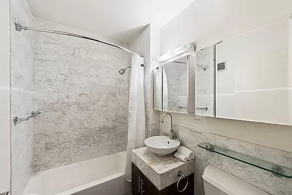 Rented by Level Group | media 33