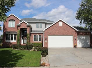 9206 Whispering Wind Rd, Lincoln, NE 68512