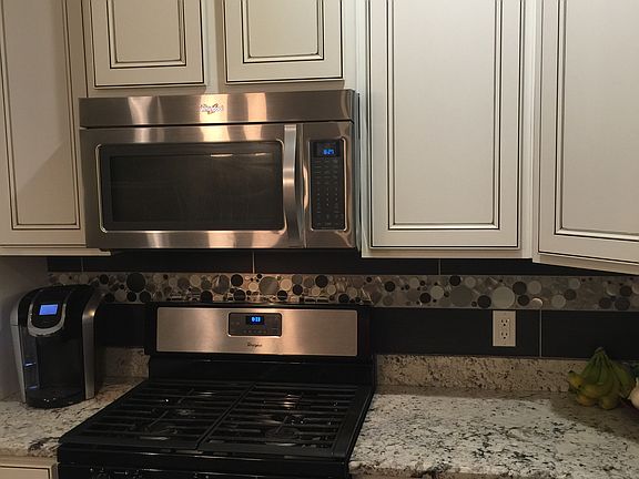 3rd image of 132 Oakshire Dr W