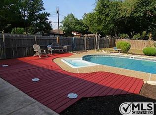 401 Evans Dr, Euless, TX 76040