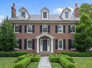 537 Abbotsford Rd, Kenilworth, IL 60043