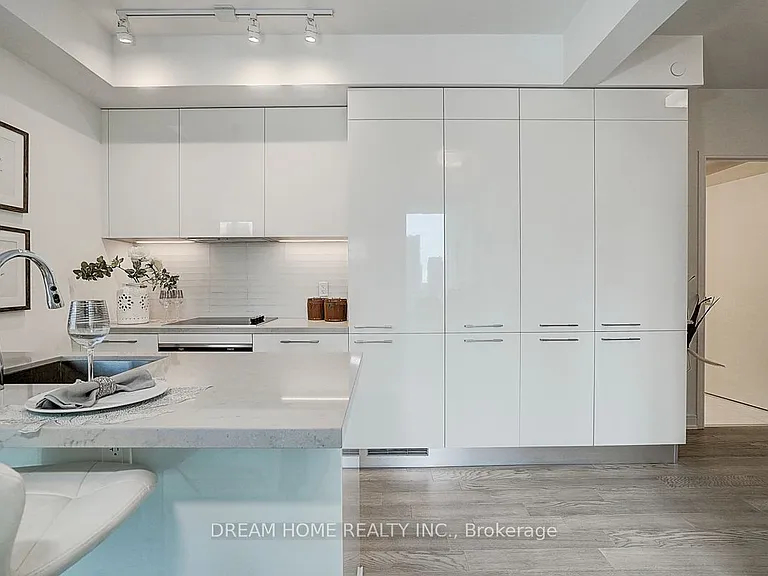 3 Gloucester St #1809 — Photo 15