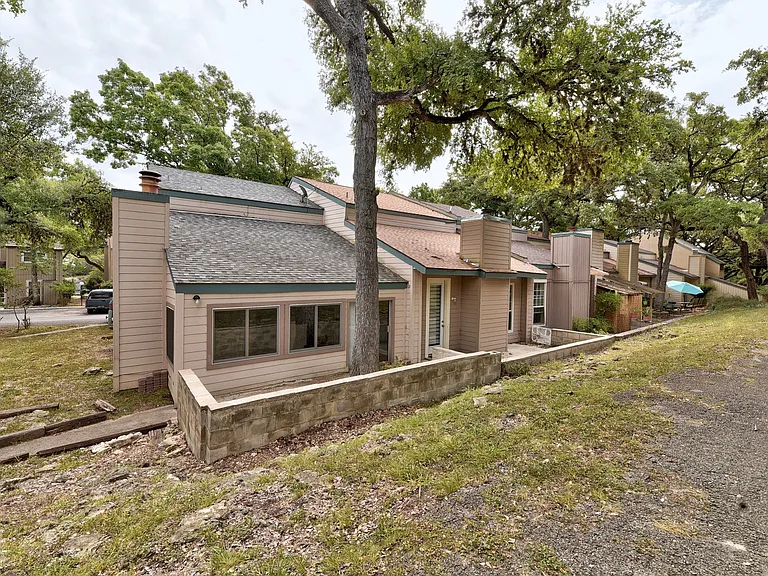 31 Marina Cir — Photo 23
