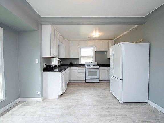 4th image of 2545 S Ave E