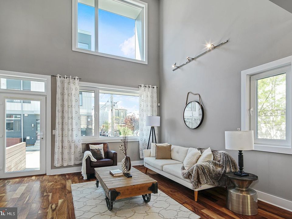 1st image of 1124-34 N American St #9