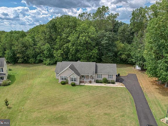 3rd image of 227 Sika Dr