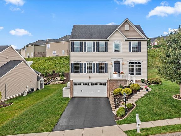 3rd image of 124 Buckingham Dr