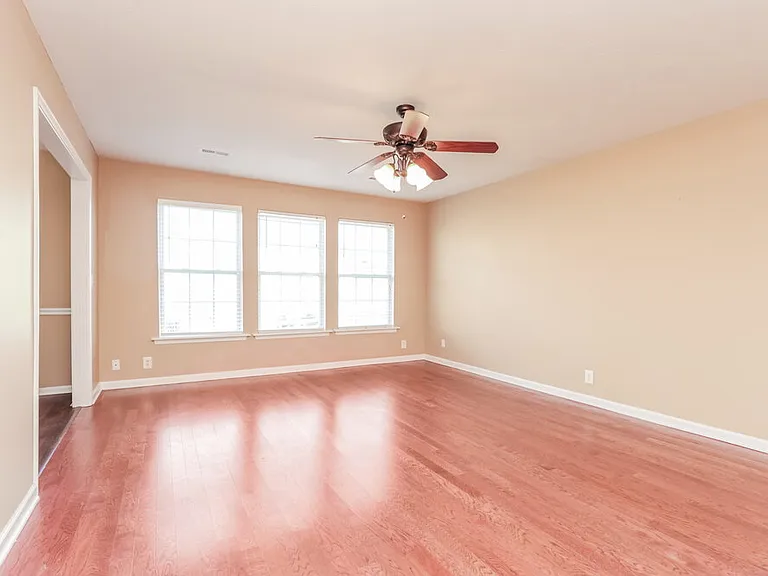 1008 Cheryl Ln — Photo 5