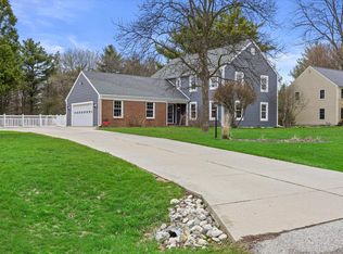 259 Fieldstone Rd, Delafield, WI 53018