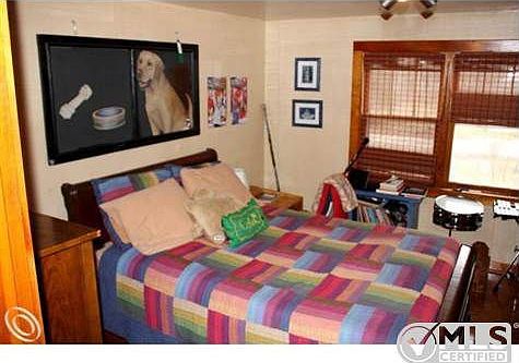 4363 Pine Grove upstairs south b