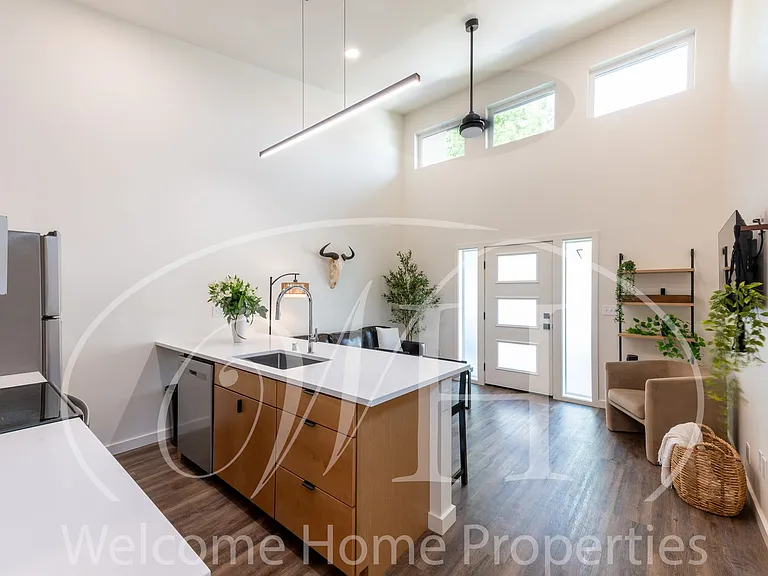 159 SE Sparrows Pl — Photo 38