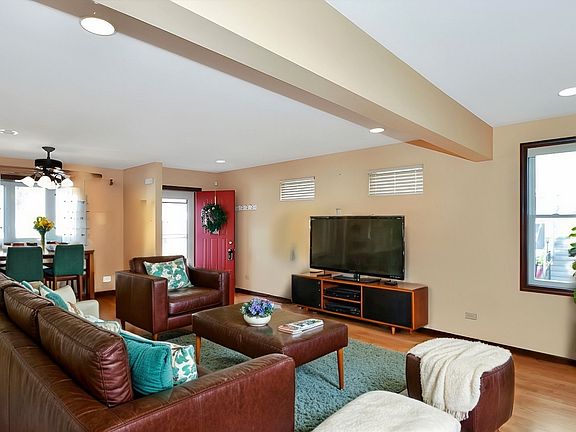 3rd image of 2733 W 89th Pl