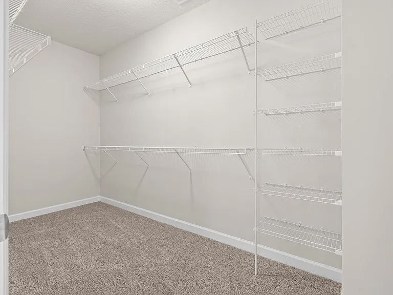 2033 Folkstone Woods Ln — Photo 24