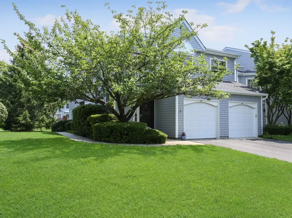 48 Lakebridge Dr S, Kings Park, NY 11754