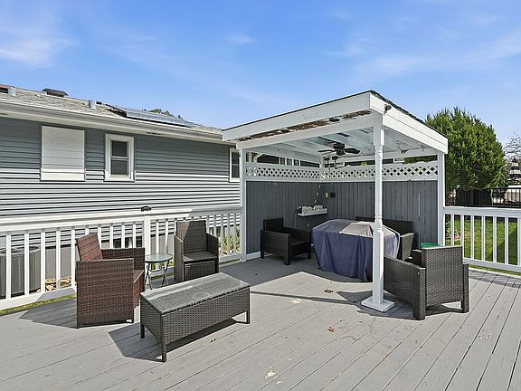 3rd image of 6421 166th St