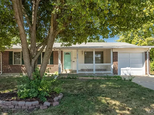 2255 Collier Dr, Florissant, MO 63031