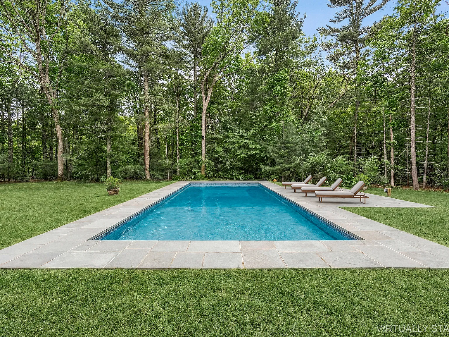 East Hampton Privacy — Photo 3