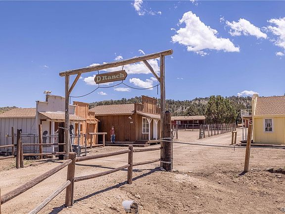 4th image of 46981 Pioneertown Rd