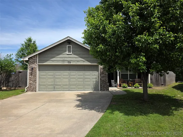 103 W 45th Pl, Sand Springs, OK 74063