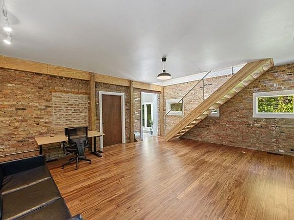3rd image of 407 E Saint Clair Ave