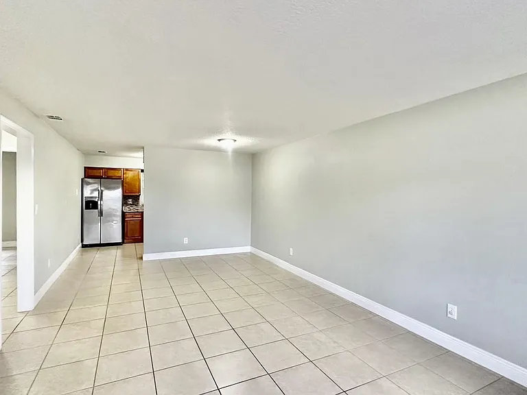 160 Julie Ln — Photo 4