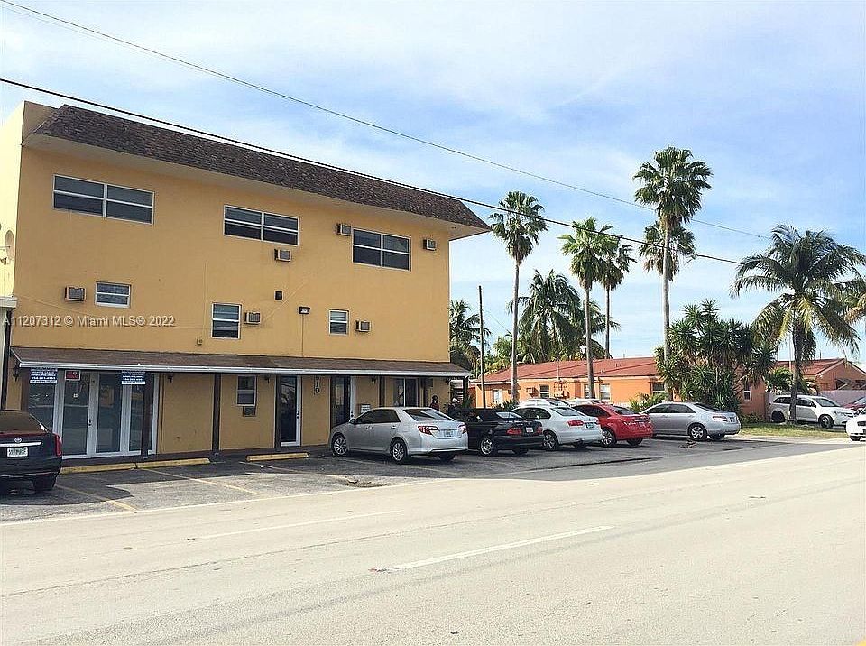 2nd image of 1610 N Dixie Hwy #205