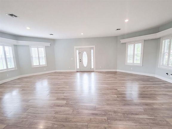 3rd image of 4335 SE 8TH STREET