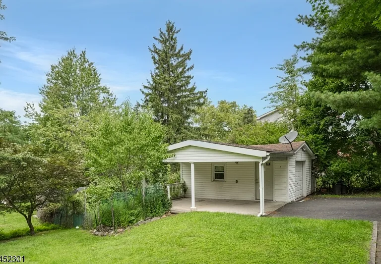 275 E Mount Pleasant Ave — Photo 48