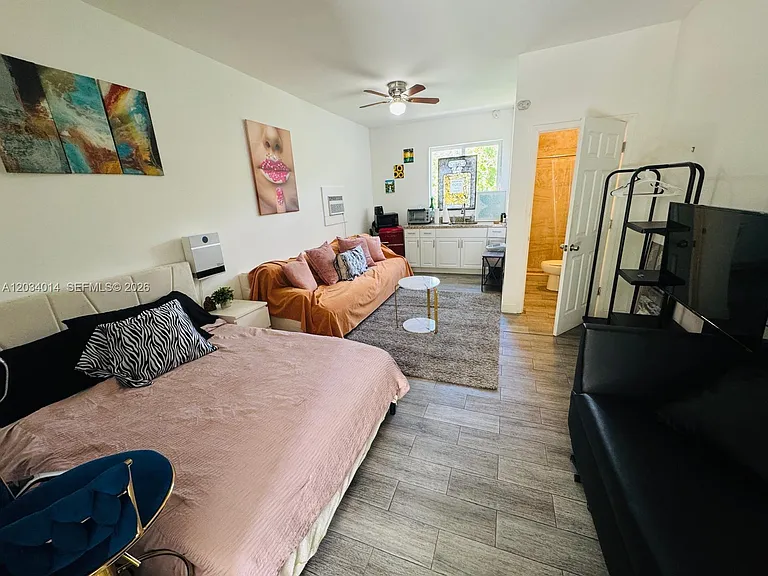 11 NW 47th Ter #1B — Photo 5