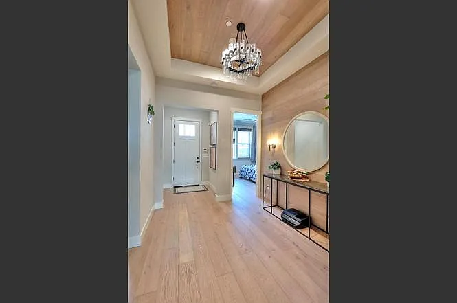 2995 Middlebury Dr — Photo 4