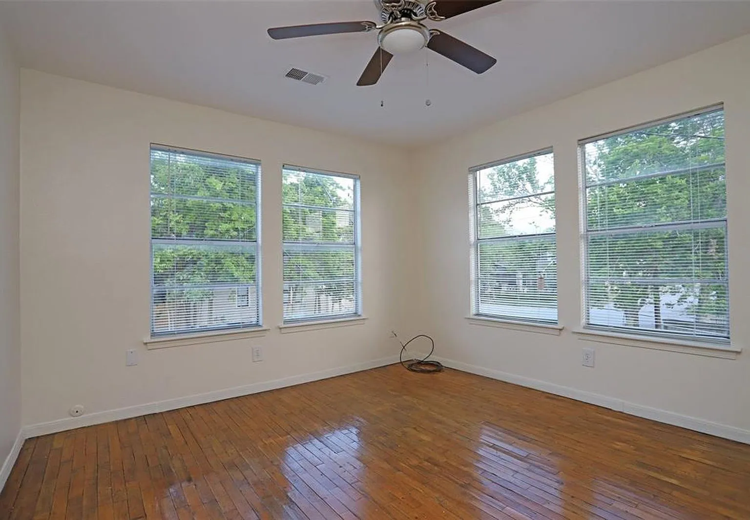 2 bed, 2.0 bath, 3336 sqft, $1,675 — Photo 4