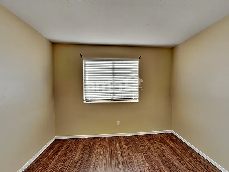 6449 S Iberia Ave — Photo 15