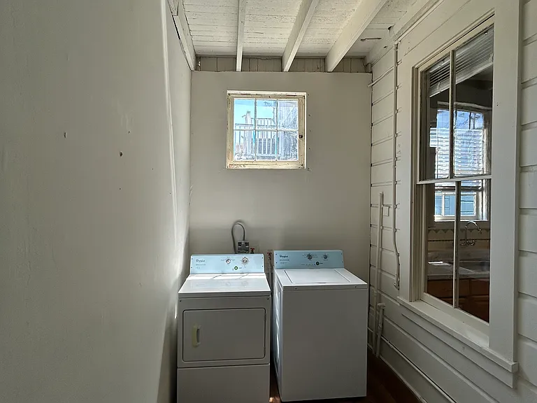 326 Capitol St #A — Photo 16