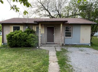 320 S Manson St, Wolfe City, TX 75496