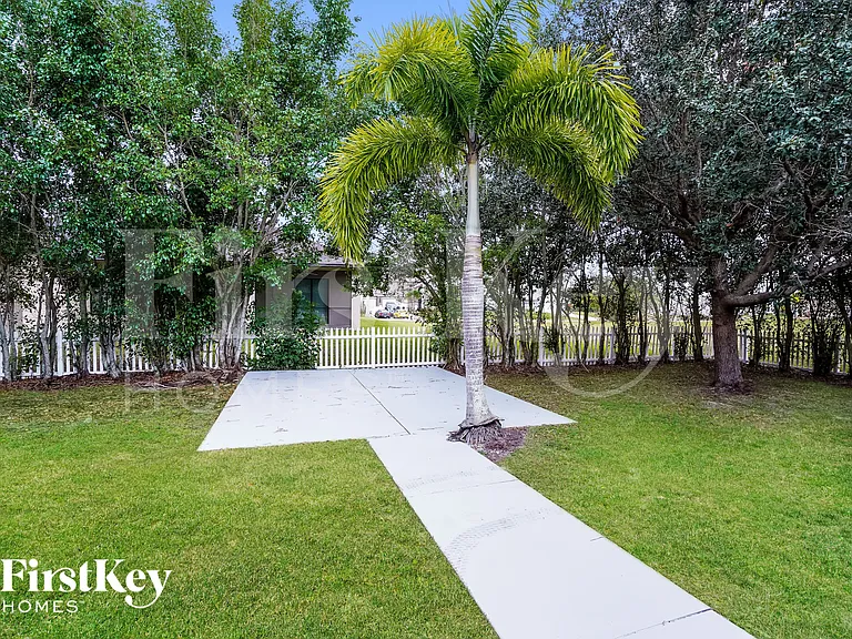 2508 NW 7th St — Photo 15