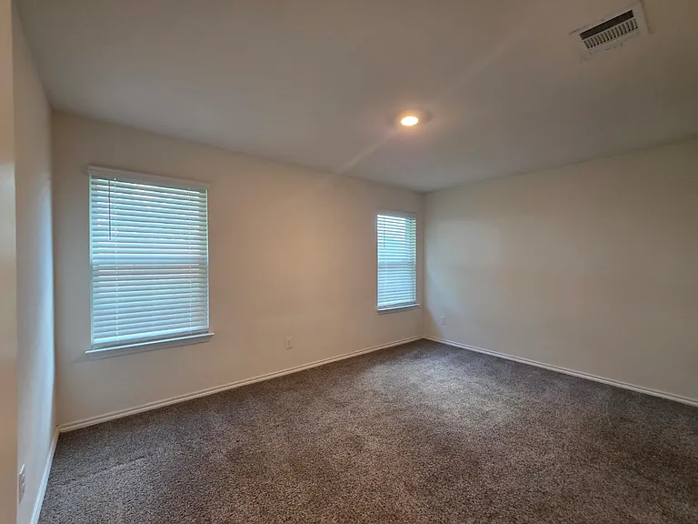 1215 Knoll Dr — Photo 5