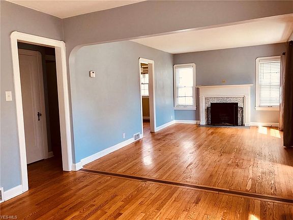 4th image of 46 Edgewater Dr
