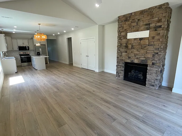 269 Berkshire Dr — Photo 3