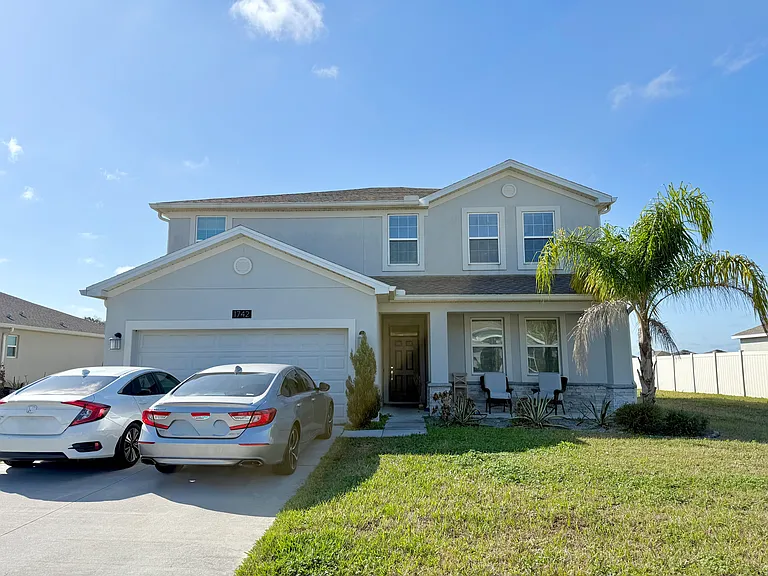 1742 Chatsworth Cir — Photo 8