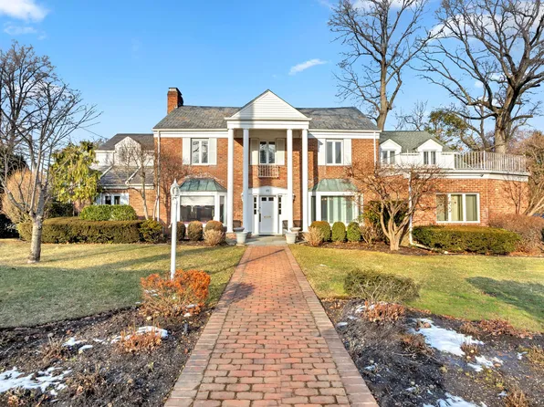 (undisclosed Address), Great Neck, NY 11021
